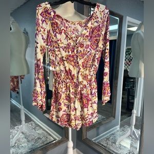 Olivaceous
Floral long sleeve  Olivaceous
Size M Romper
New with tag